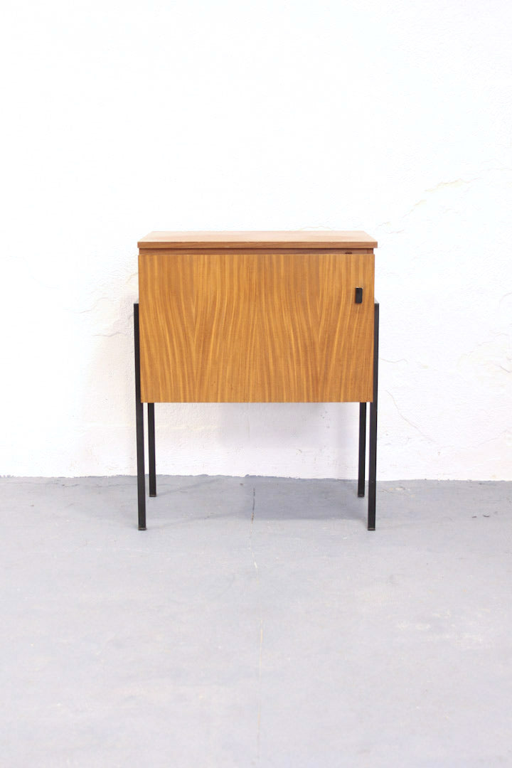 Vintage naaikastje met buisframe onderstel