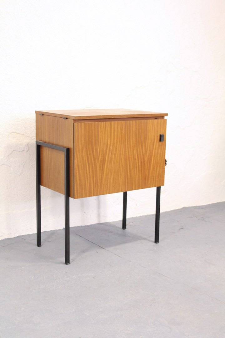 Vintage naaikastje met buisframe onderstel