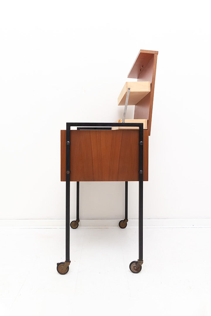 Vintage naaikastje op zwart metalen frame jaren 60
