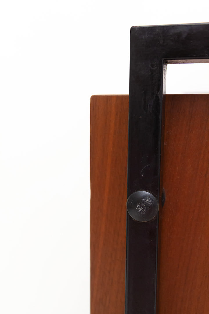 Vintage naaikastje op zwart metalen frame jaren 60