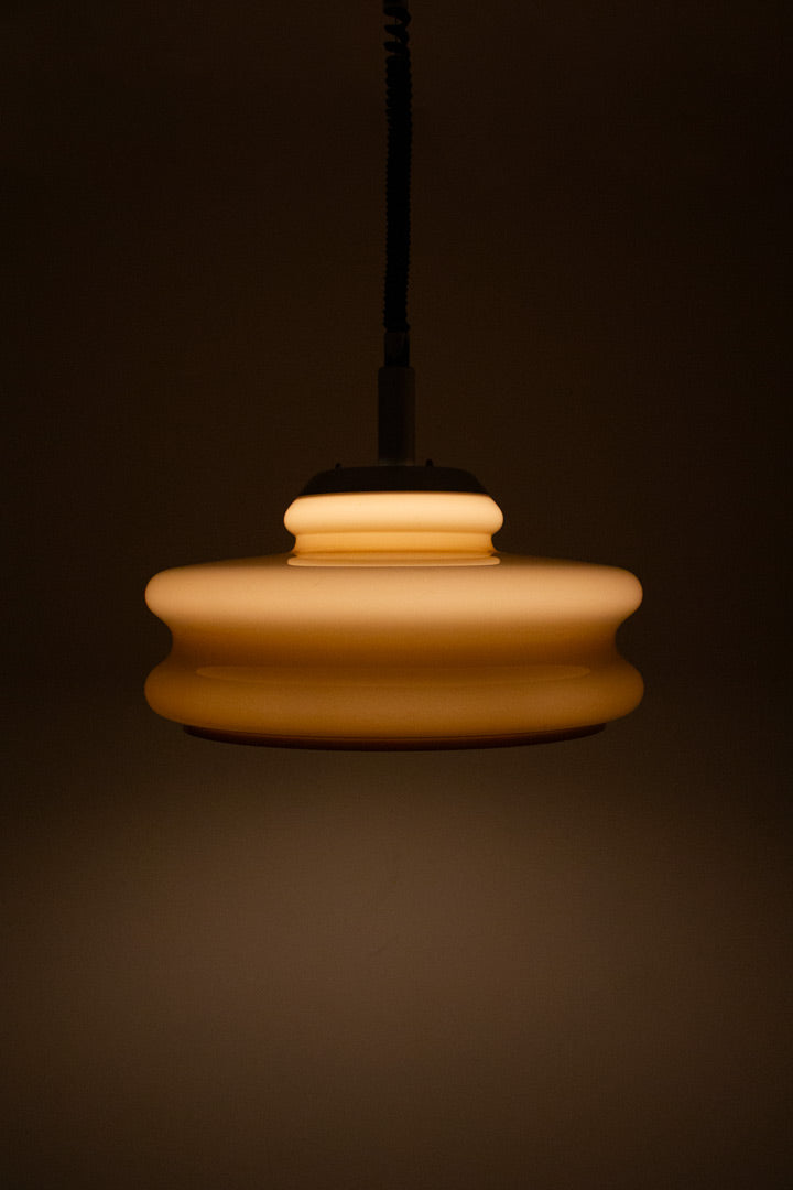 Vintage kunststoffen Dijkstra hanglamp met trekpendel