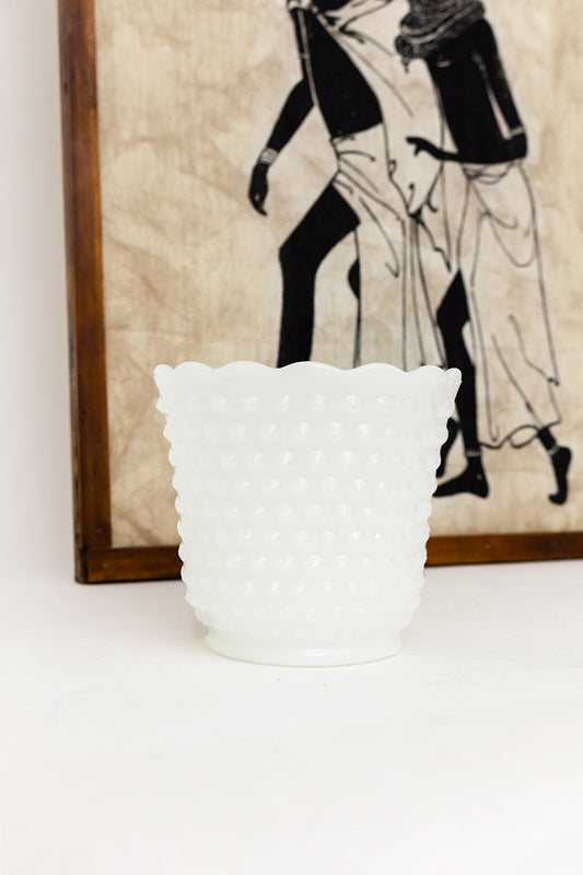 Vintage opaline glazen bloempot met bolletjespatroon