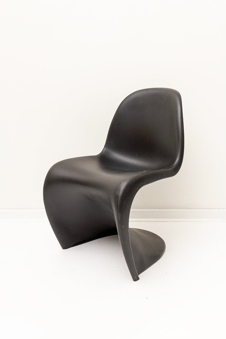 Vintage replica S Chair Verner Panton zwarte kunststof kinderstoel