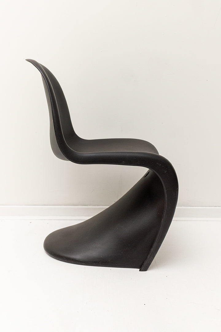 Vintage replica S Chair Verner Panton zwarte kunststof kinderstoel