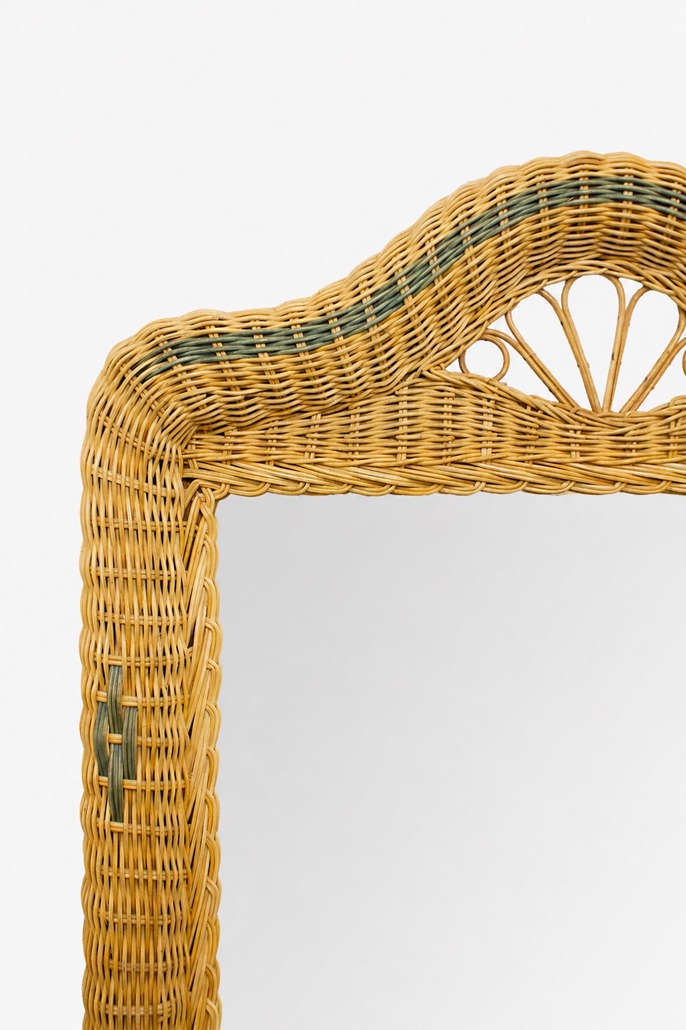 Vintage wandspiegel met rotan frame
