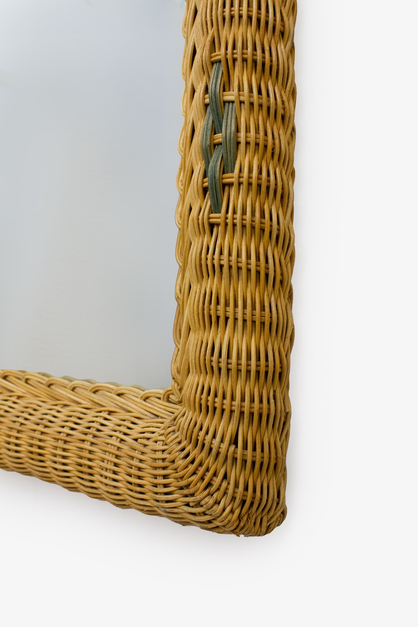Vintage wandspiegel met rotan frame