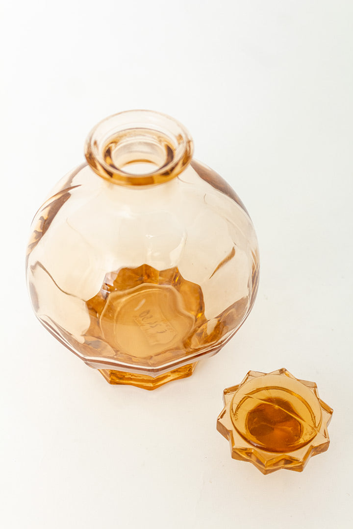 Vintage roze glazen karaf met 4 bijpassende shotglaasjes