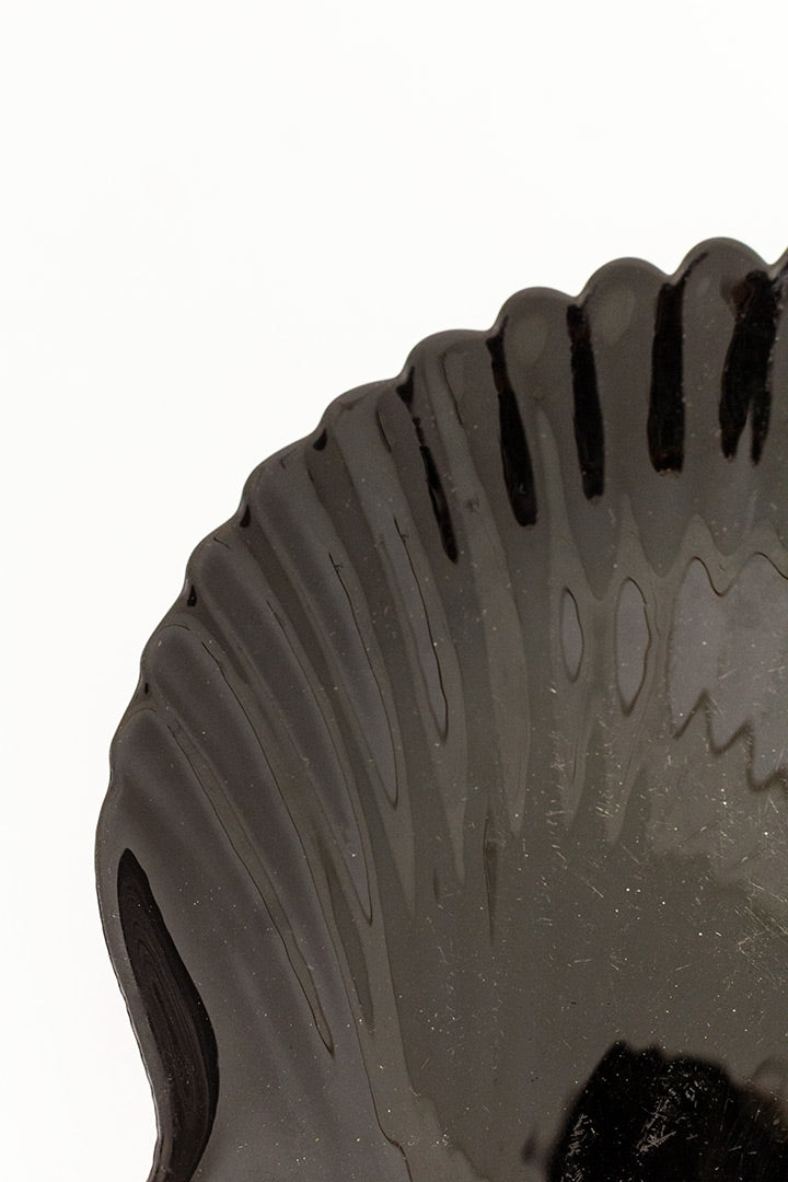 Vintage schelp bordjes + bijpassende schaal van zwart keramiek jaren 80