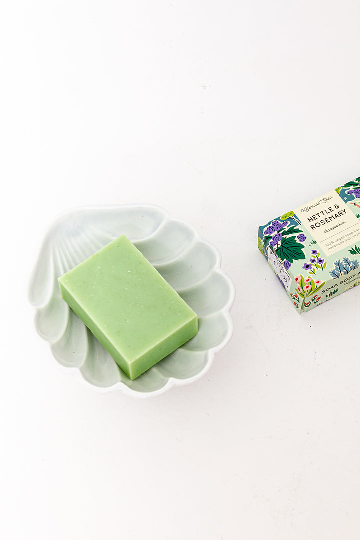 Vintage schelp schaaltje van wit keramiek Chodziez Polen