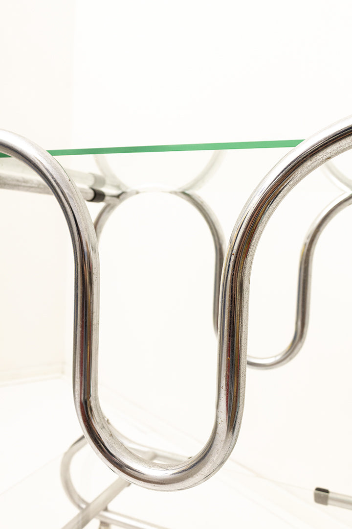 Vintage serveerwagen met verchroomd frame en twee glazen bladen