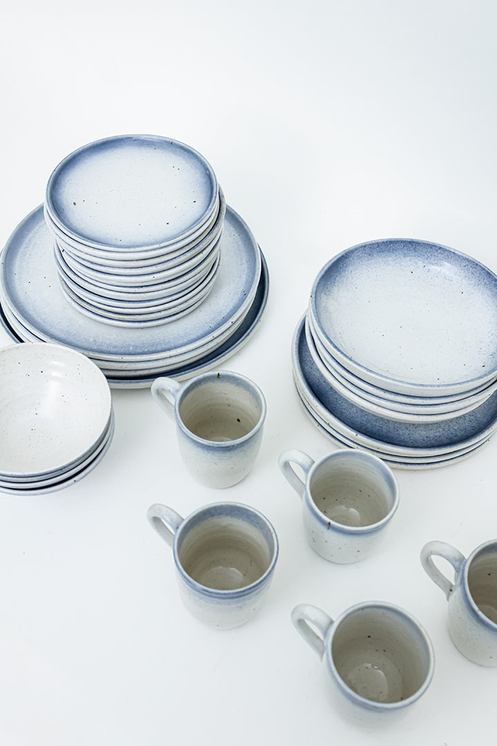 Vintage servies blauw/wit gemêleerd 33-delig