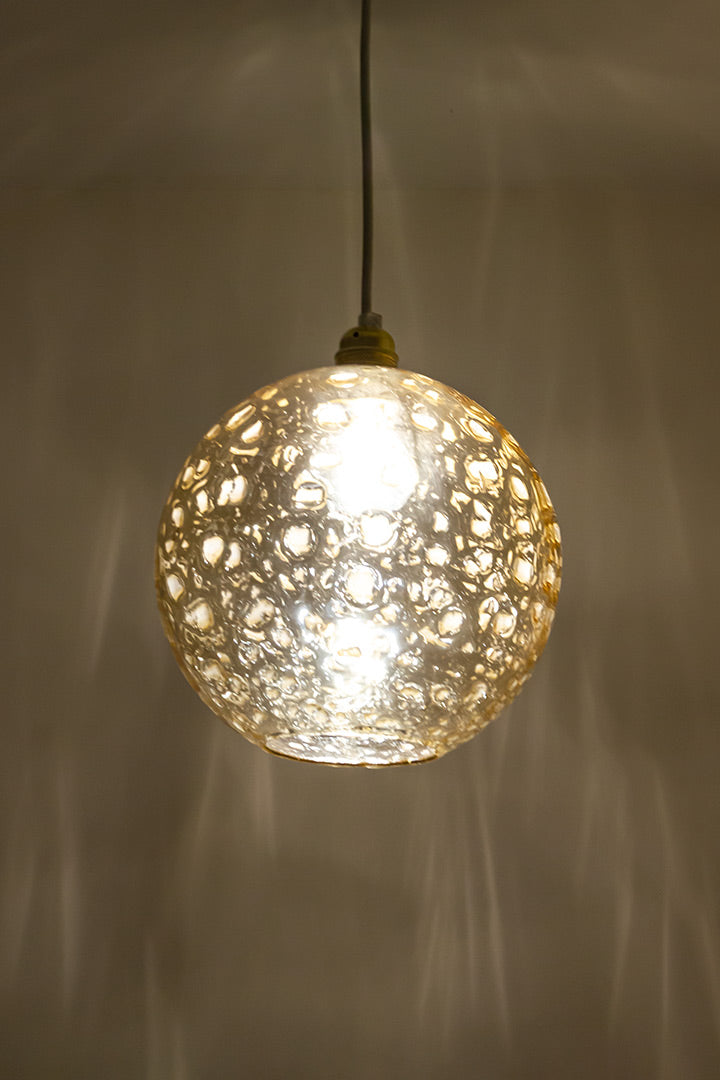 Vintage seventies hanglamp met glazen globe kap