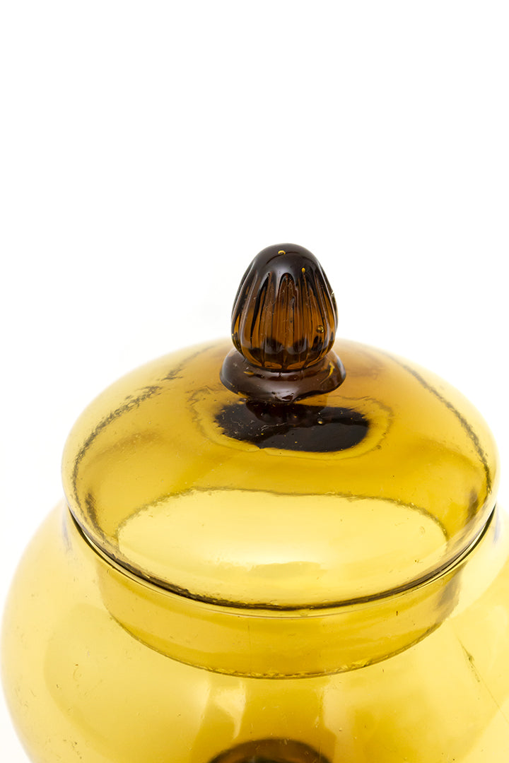 Vintage snoeppot van amberkleurig glas met deksel