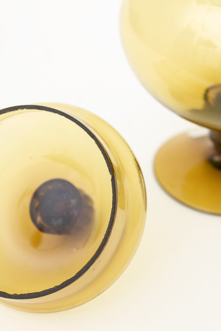 Vintage snoeppot van amberkleurig glas met deksel