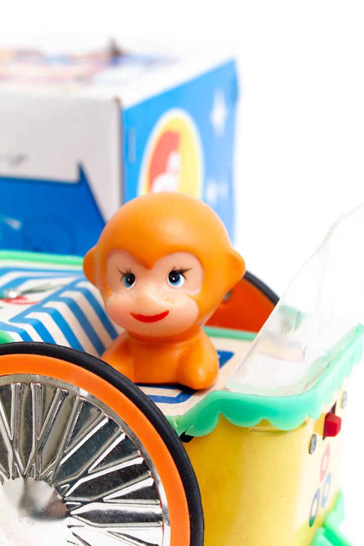 Vintage speelgoed van blik - Happy monkey with her baby PE 858