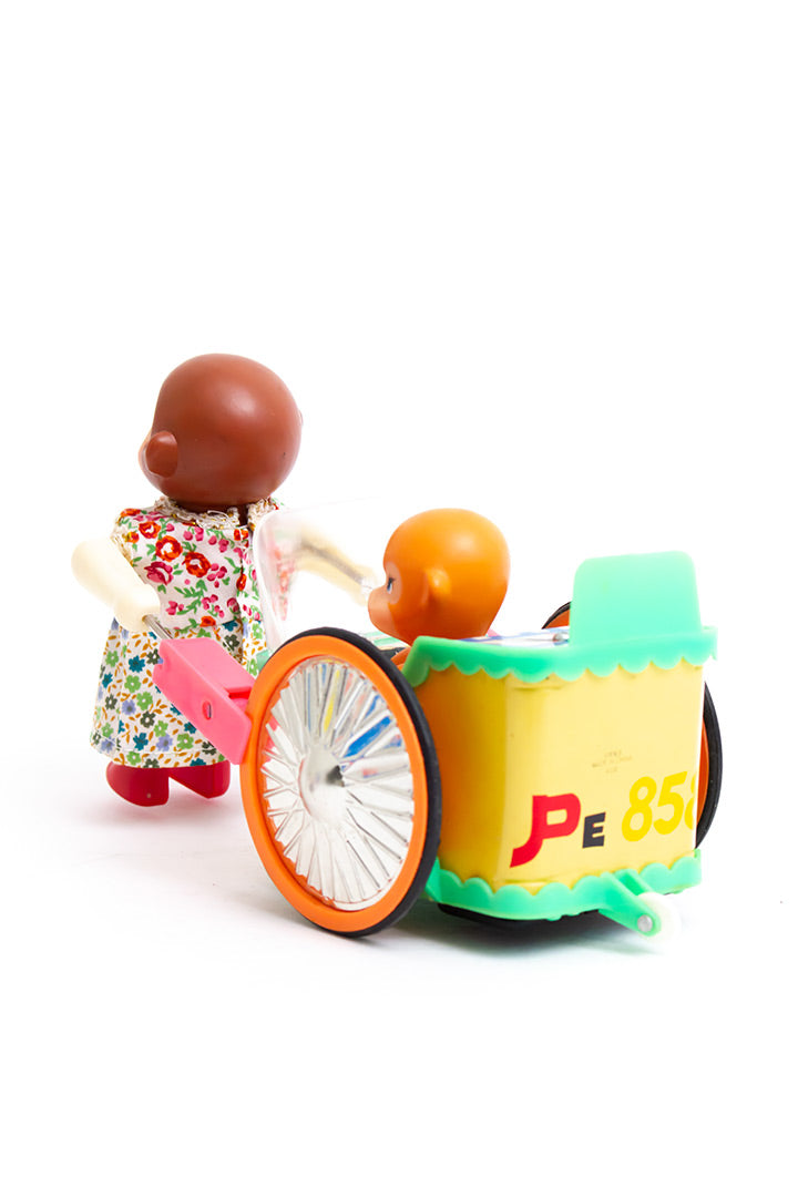 Vintage speelgoed van blik - Happy monkey with her baby PE 858