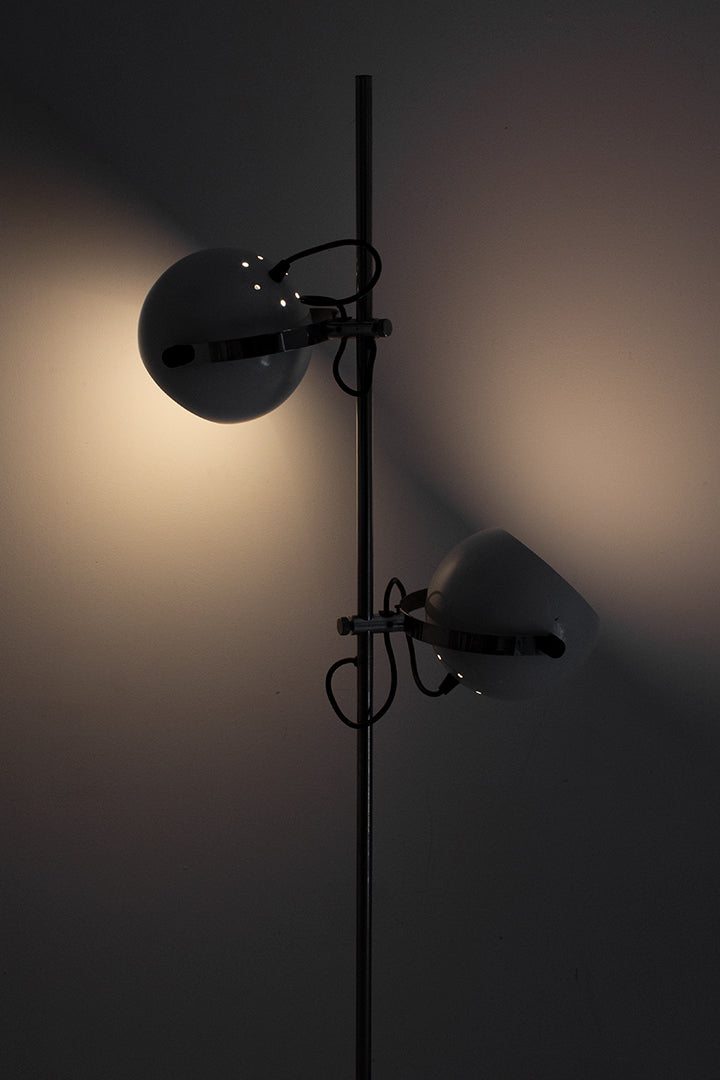 Vintage staande bollenlamp met twee witte bollen