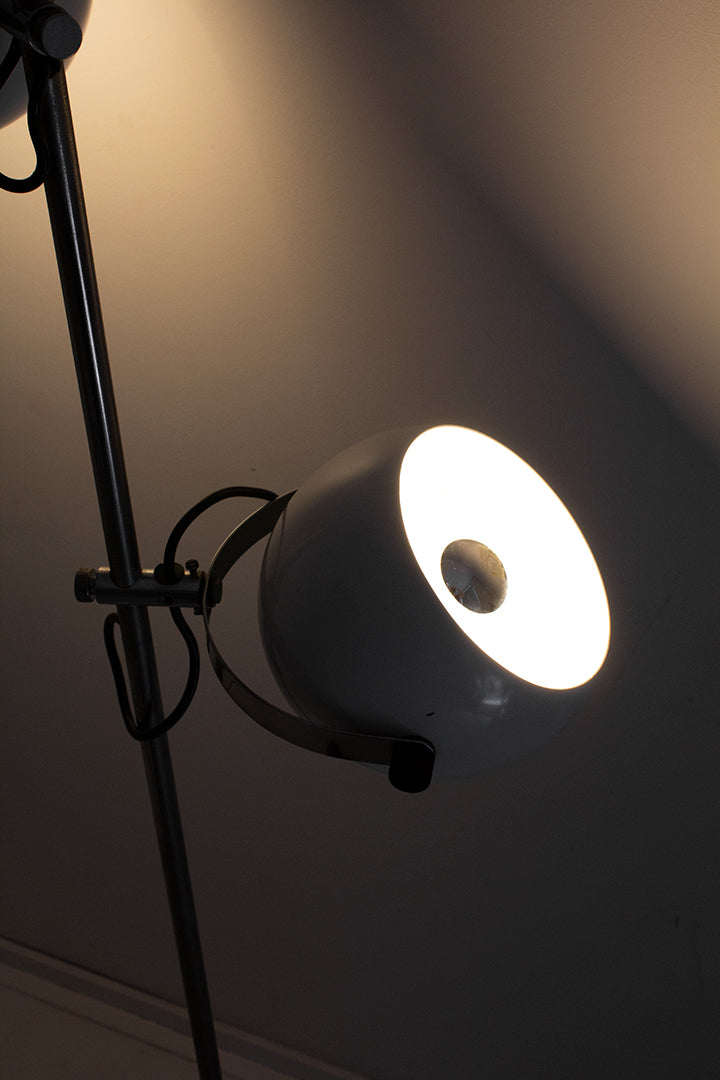 Vintage staande bollenlamp met twee witte bollen