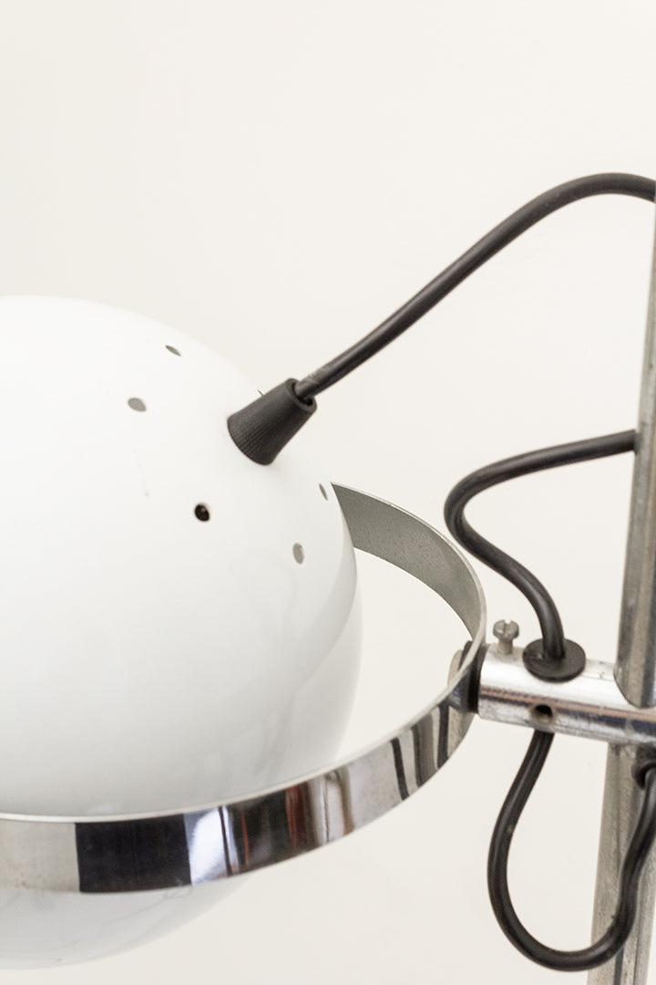 Vintage staande bollenlamp met twee witte bollen