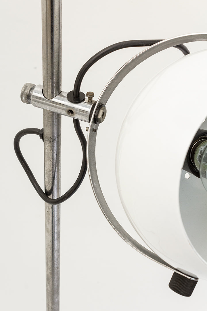 Vintage staande bollenlamp met twee witte bollen