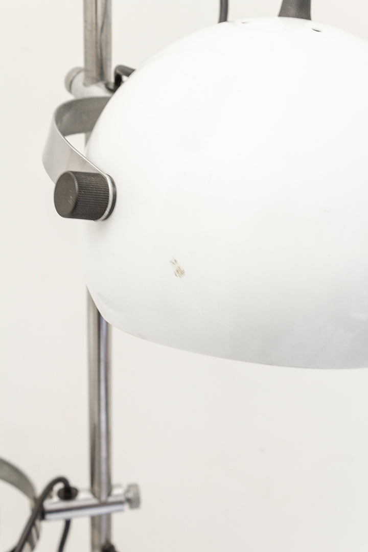 Vintage staande bollenlamp met twee witte bollen