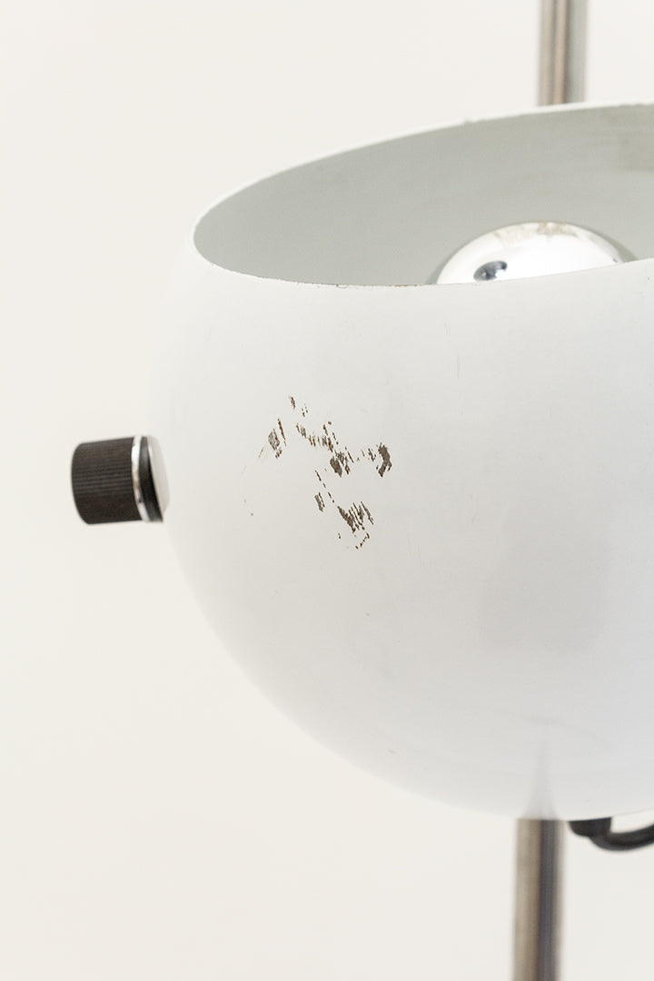 Vintage staande bollenlamp met twee witte bollen