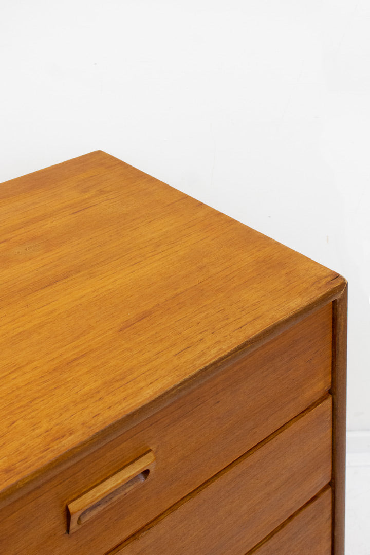 Vintage ladekastje van teak-fineer met elegante handgreepjes