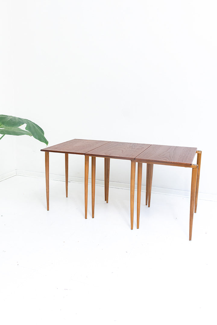 Vintage teakhouten bijzettafels of salontafel stapelbaar jaren 60 Opal Germany