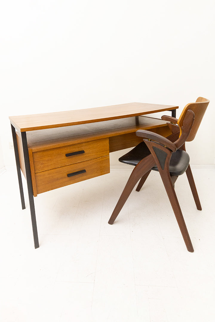 Vintage teakhouten bureau Arnhem met boekenkast