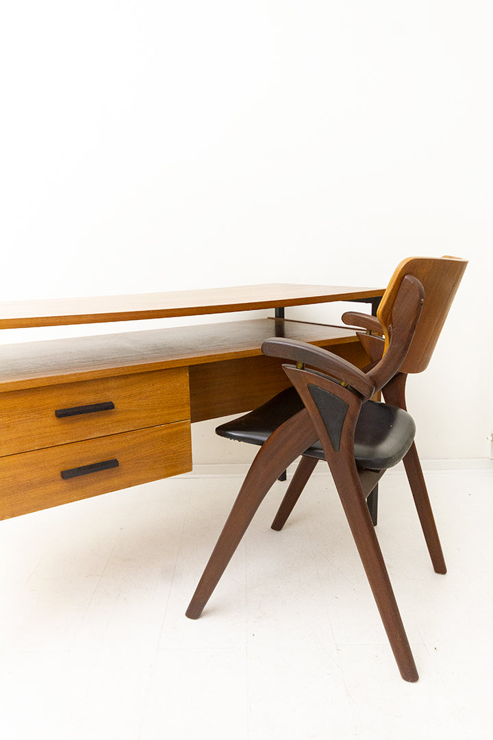 Vintage teakhouten bureau Arnhem met boekenkast