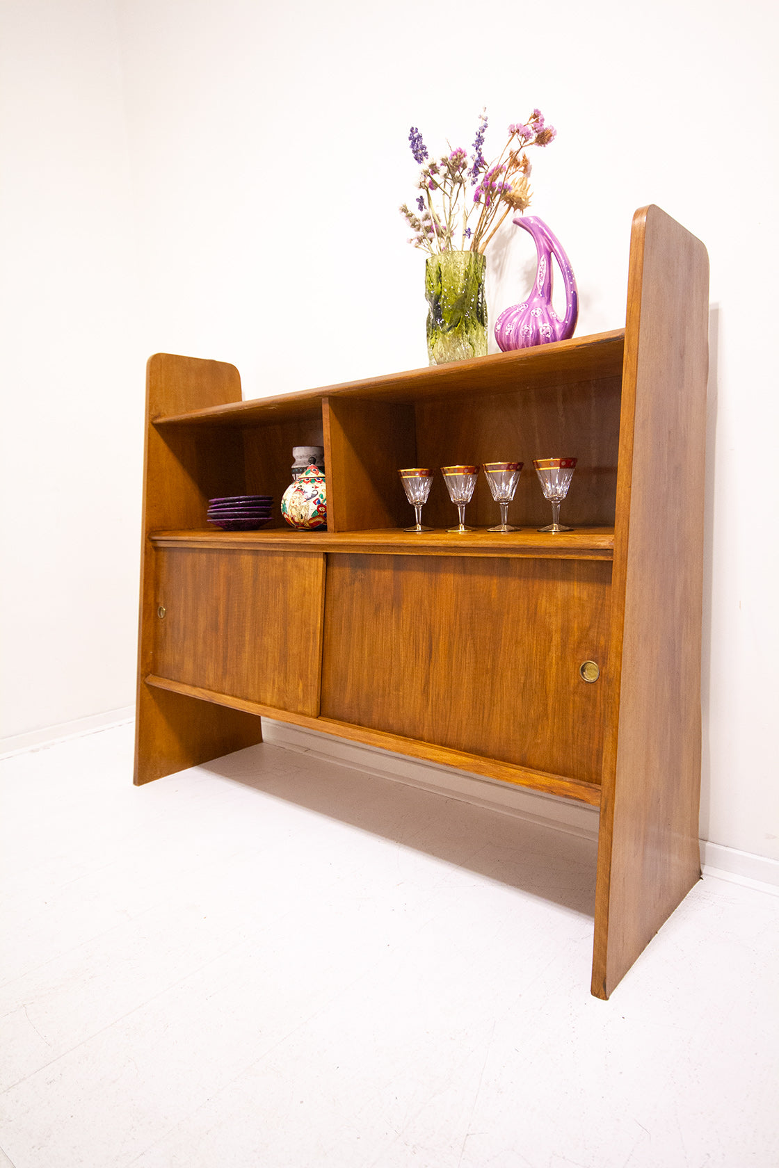 Vintage teakhouten kast met vakken