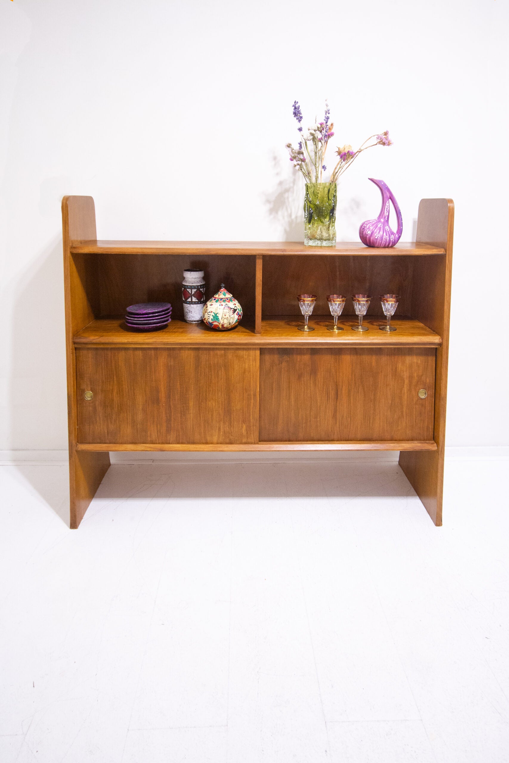 Vintage teakhouten kast met vakken