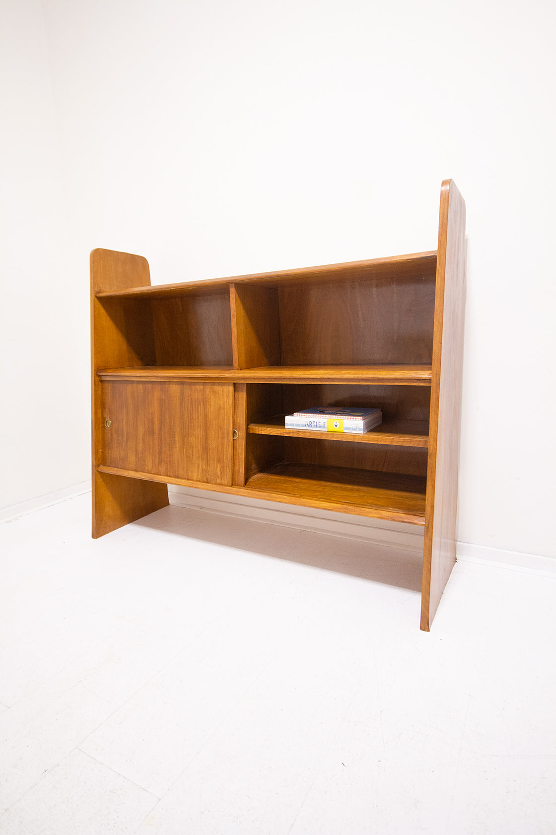 Vintage teakhouten kast met vakken
