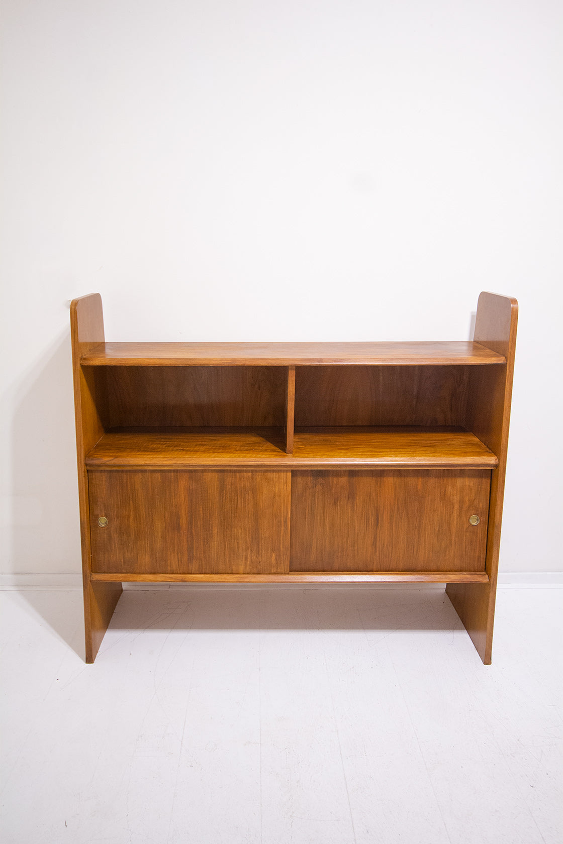 Vintage teakhouten kast met vakken