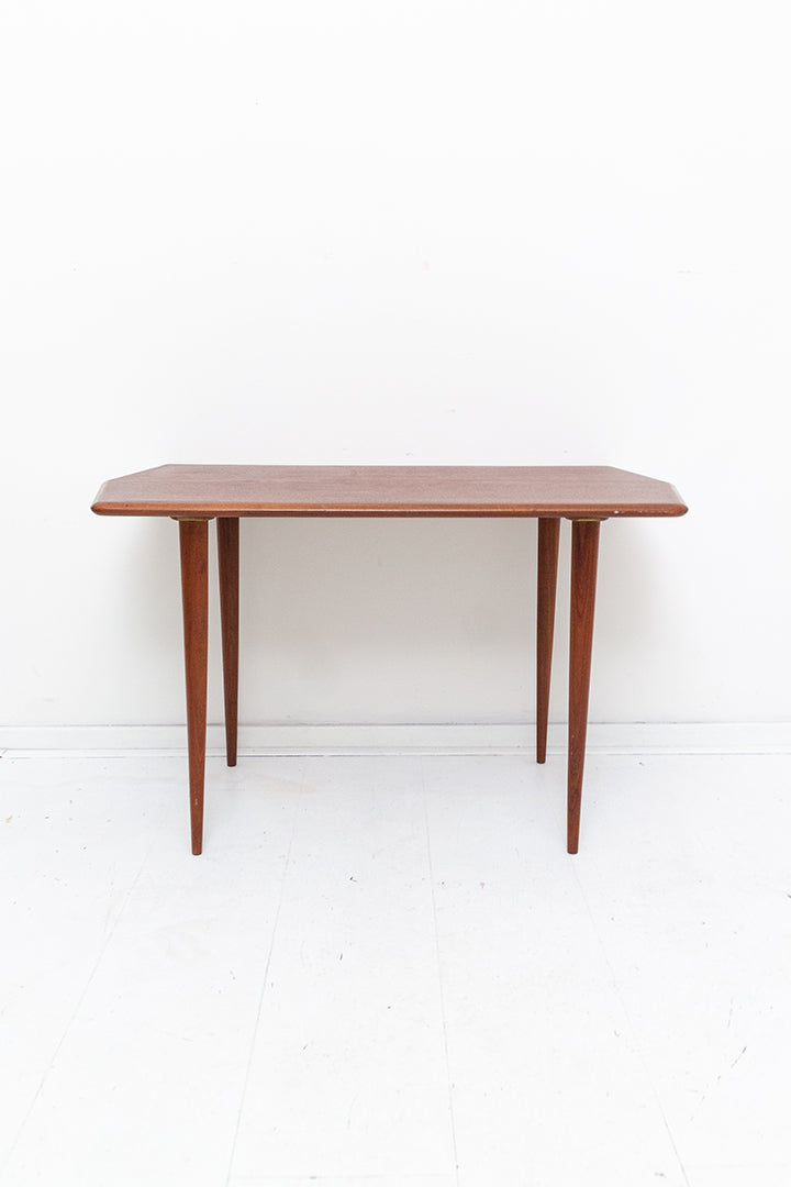 Vintage teakhouten salontafel met 6-hoekig blad en elegante pootjes