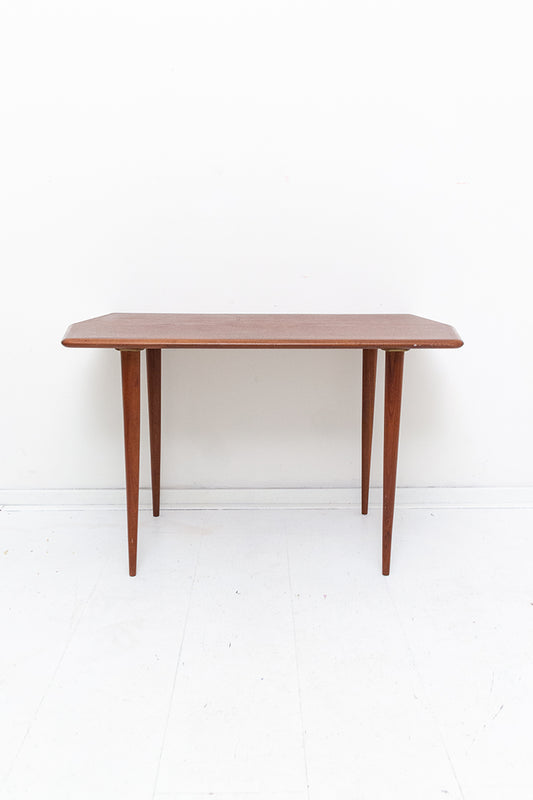 Vintage teakhouten salontafel met 6-hoekig blad en elegante pootjes