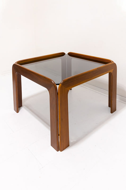 Vintage teakhouten salontafel met blad van rookglas Scandinavisch design