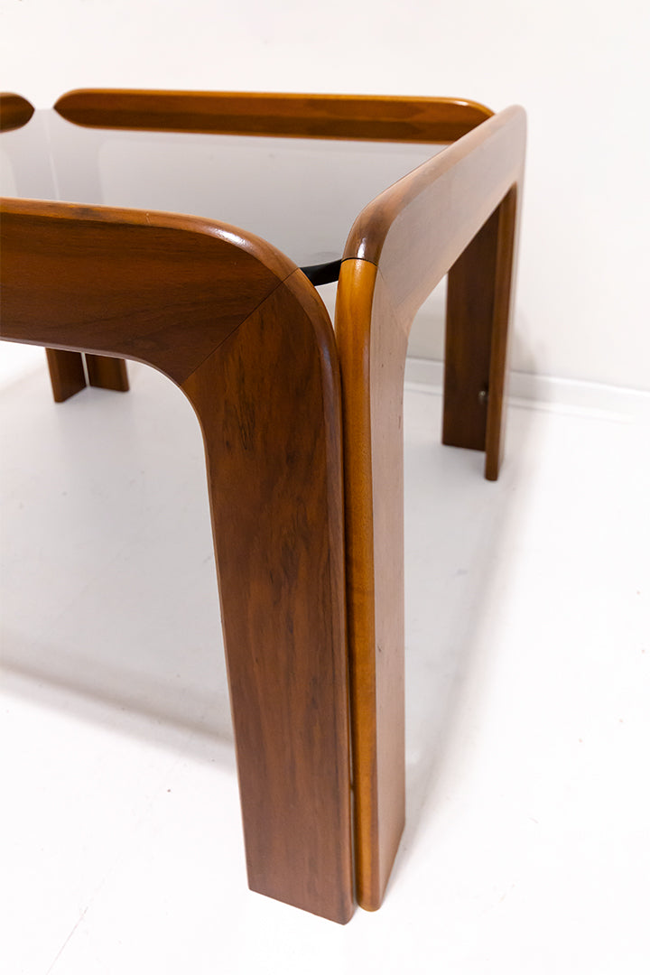 Vintage teakhouten salontafel met blad van rookglas Scandinavisch design