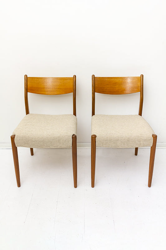 Vintage teakhouten stoelen met nieuwe cremkleurige bekleding - set van 2