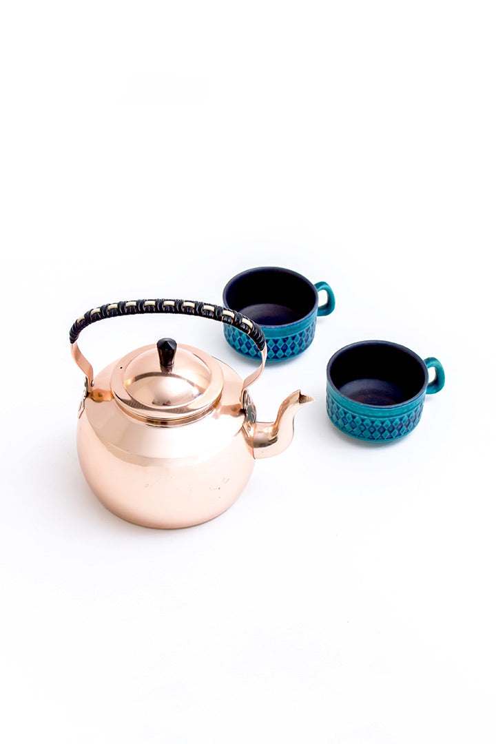 Vintage theepot koperkleurig met gewoven handvat