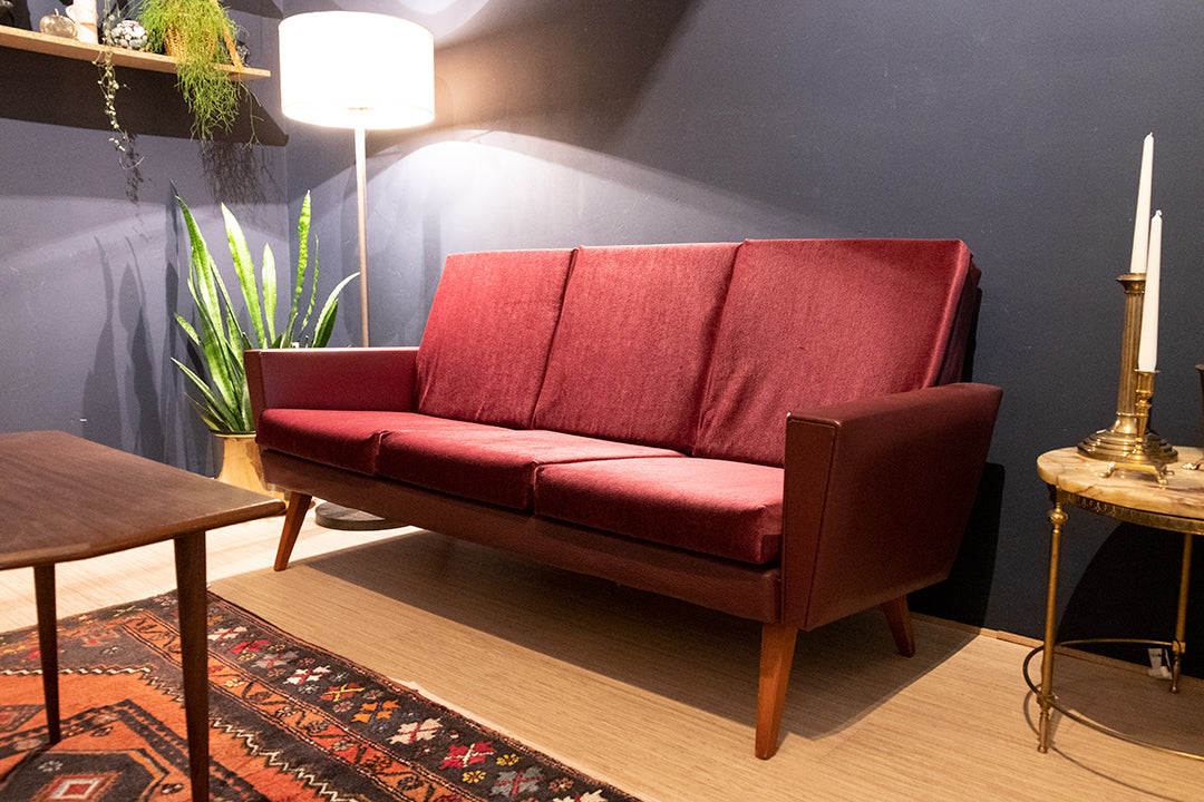 Vintage velvet bank met imitatieleer bordeauxrood jaren 60/70