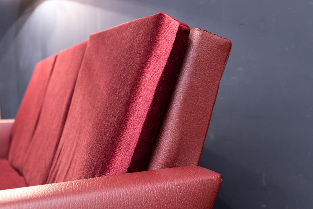 Vintage velvet bank met imitatieleer bordeauxrood jaren 60/70