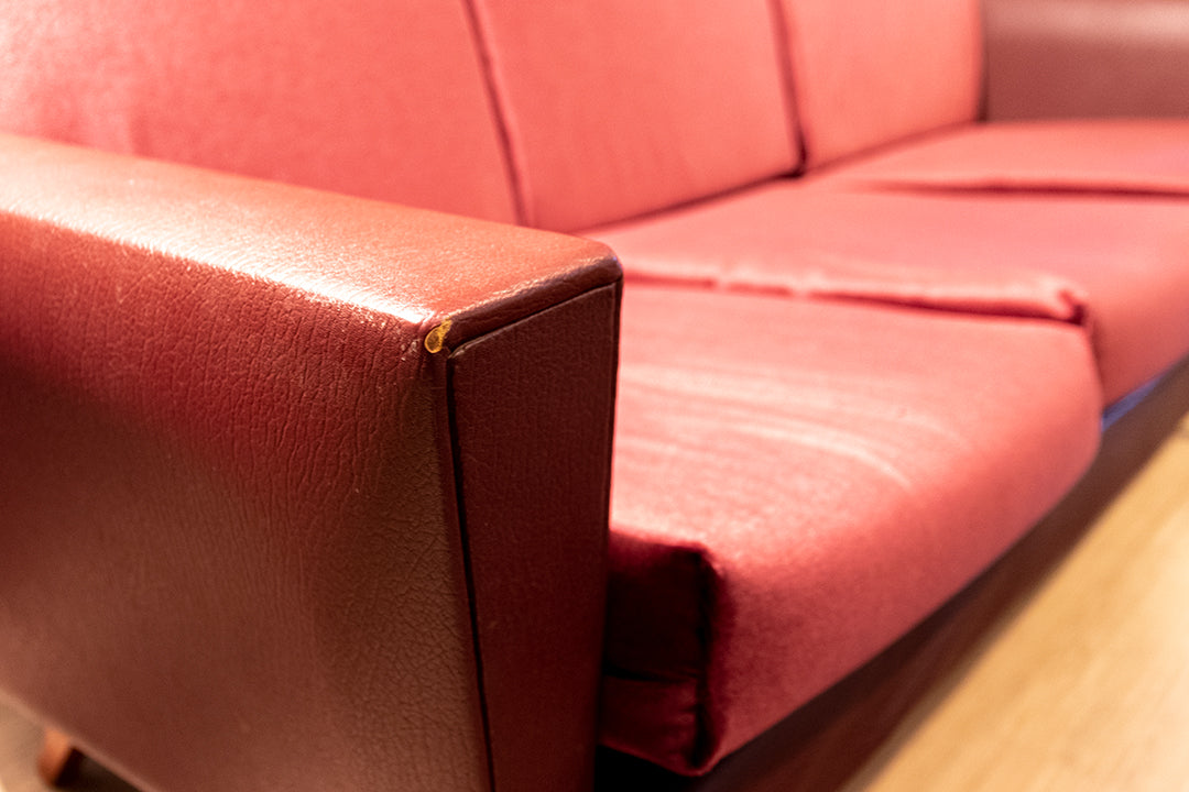Vintage velvet bank met imitatieleer bordeauxrood jaren 60/70