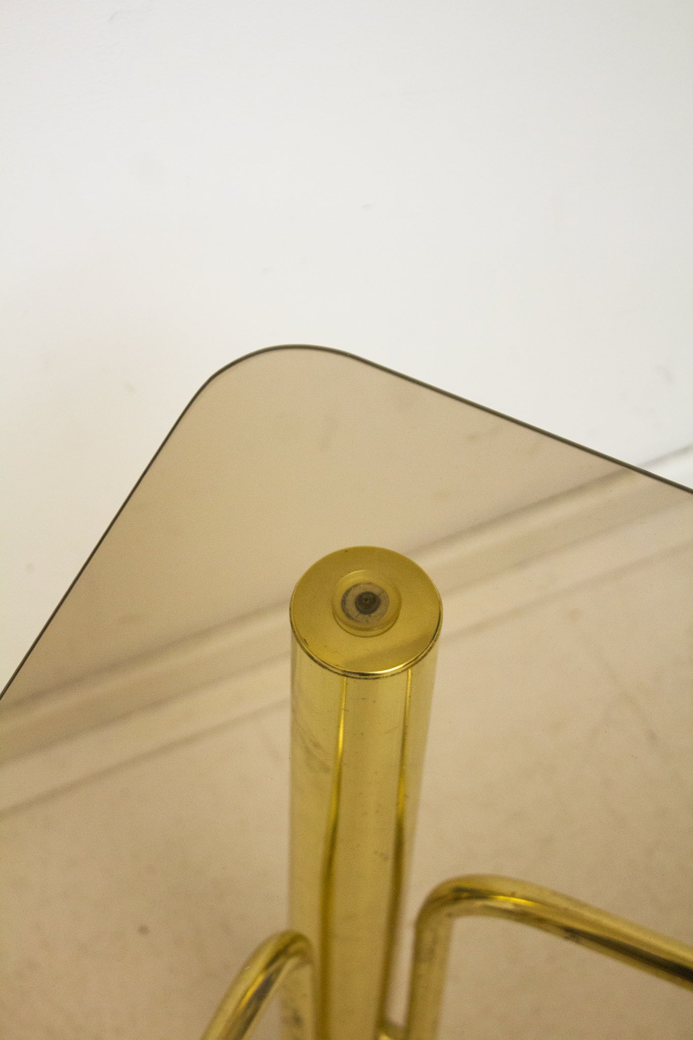 Messing vintage salontafel met rookglazen glasplaat 