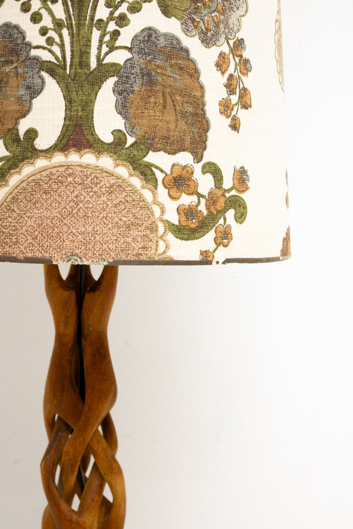 Vintage vloerlamp verweven teakhout voet met 70s lange kap