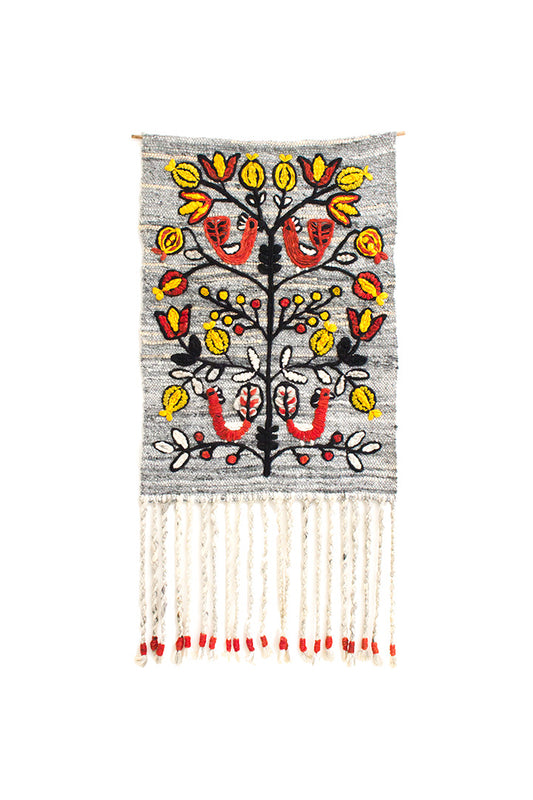 Vintage wandkleed van lichtblauw wol met franjes