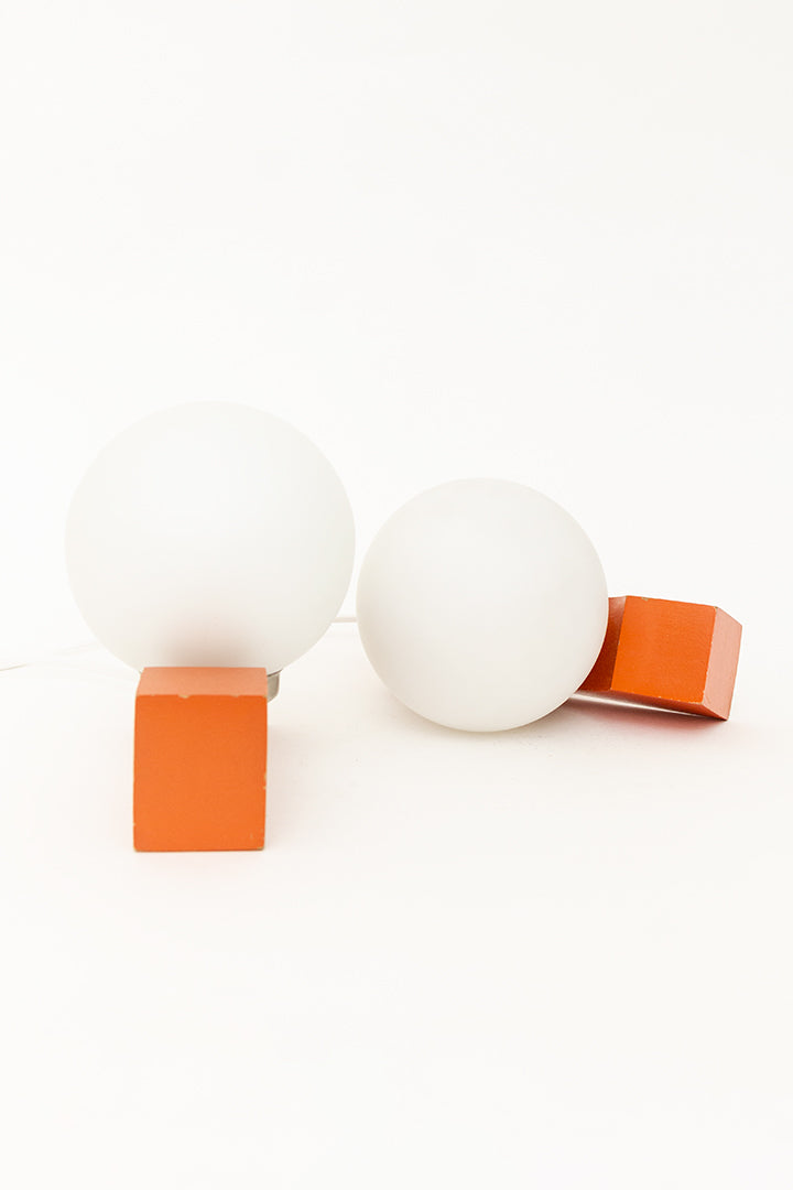 Vintage wandlamp met houten oranje houder en glazen bol - set van 2