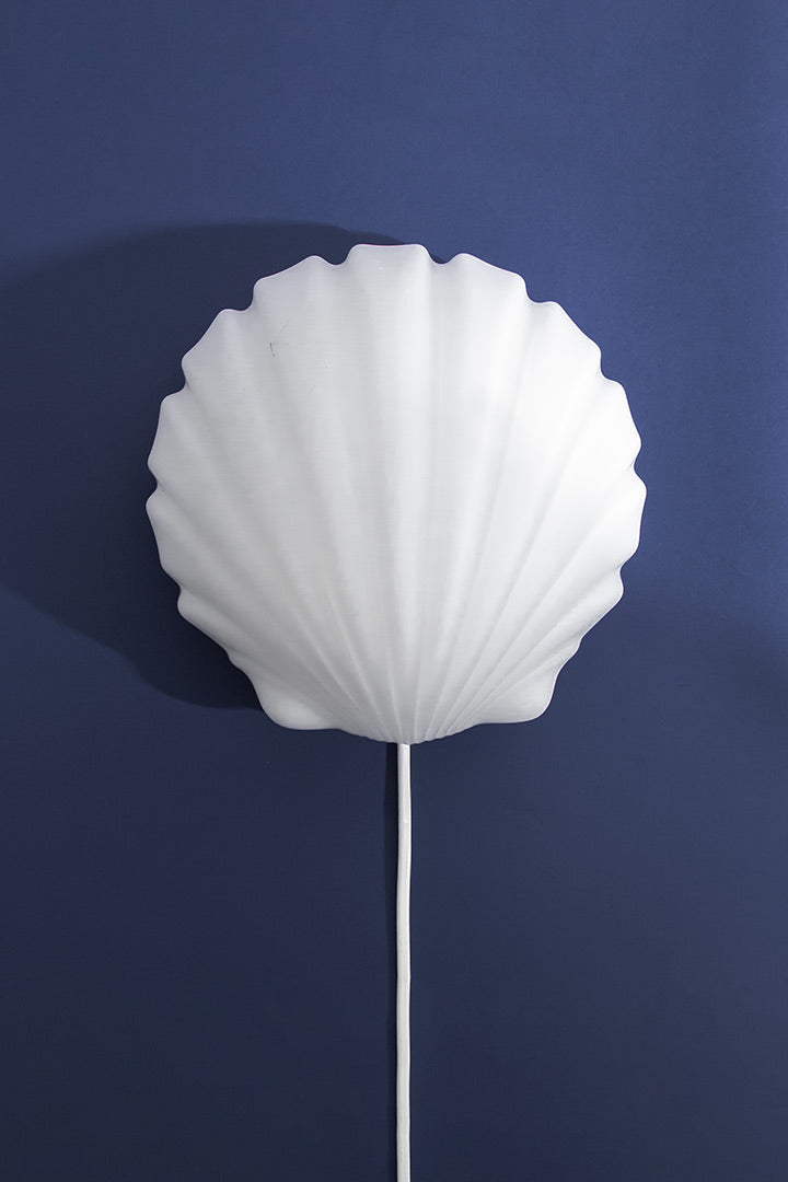 Vintage wandlamp schelp van wit melkglas jaren 70/80