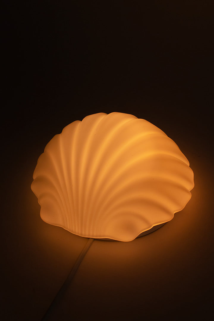 Vintage wandlamp schelp van wit melkglas jaren 70/80