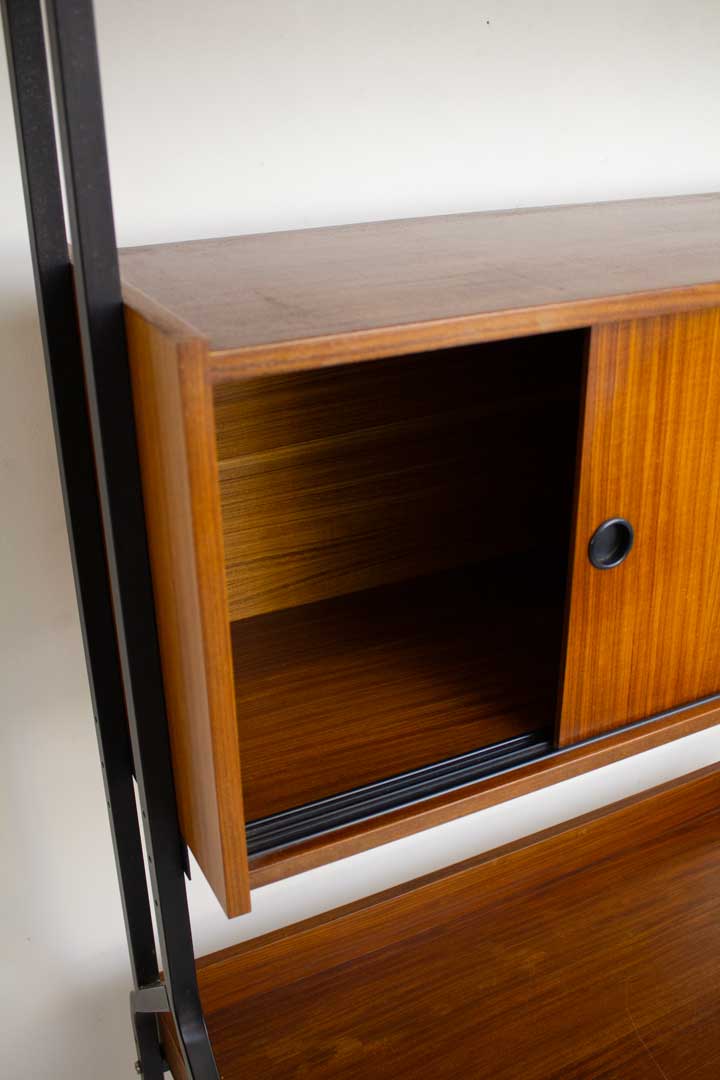 Vintage wandsysteem met bureau teakhout en zwart metalen frame